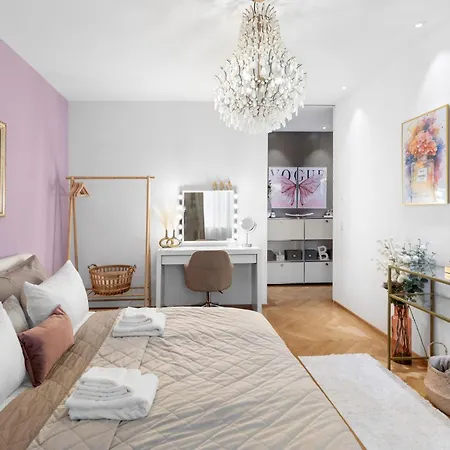 Apartment Boutique & Lux I Location I Freeparking I Ac I Fast Wifi