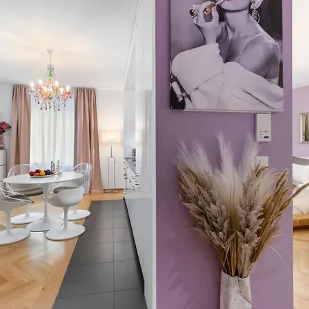 Btqluxtoplocationacfreeparking Апартаменти